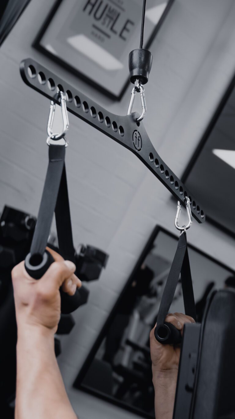 close up of the forte fitness multigrip pulldown bar