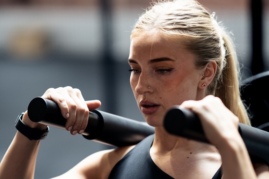 close up of woman doing a hack squat